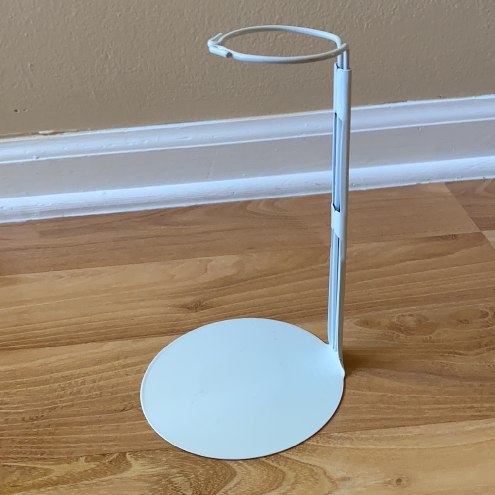 Doll holder stands all 4 - Picture 4 of 5